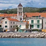 Apartment In With Air Conditioning, Wifi, Dishwasher, Pool 4932-5 Vodice
