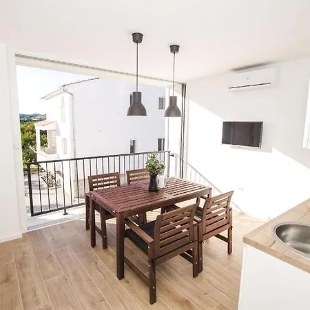 In With Air Conditioning, Wifi, Dishwasher, Pool 4932-5 * Vodice