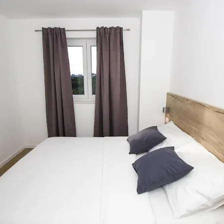 In With Air Conditioning, Wifi, Dishwasher, Pool 4932-5 Apartment *