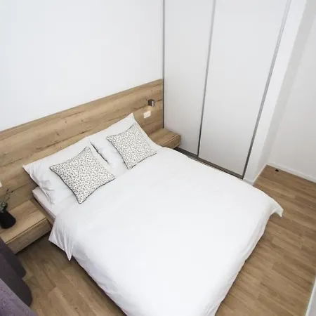 In With Air Conditioning, Wifi, Dishwasher, Pool 4932-5 *