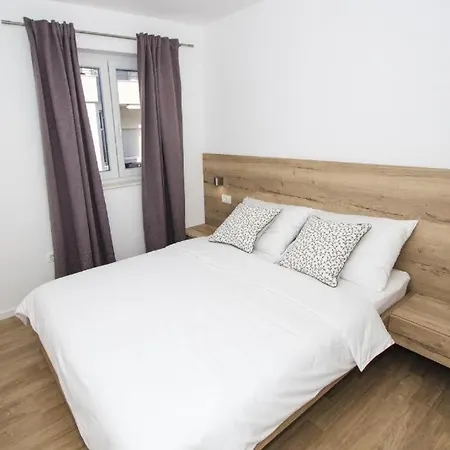 In With Air Conditioning, Wifi, Dishwasher, Pool 4932-5 Lägenhet