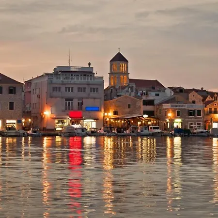 In With Air Conditioning, Wifi, Dishwasher, Pool 4932-5 * Vodice