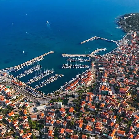 In With Air Conditioning, Wifi, Dishwasher, Pool 4932-5