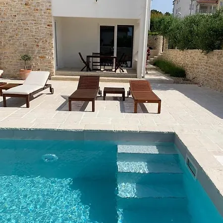 In With Air Conditioning, Wifi, Dishwasher, Pool 4932-5 *