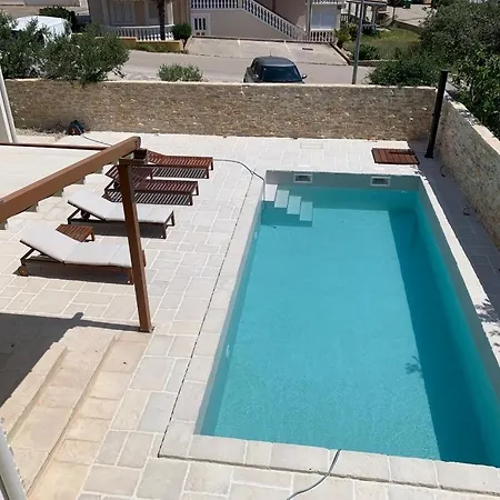 In With Air Conditioning, Wifi, Dishwasher, Pool 4932-5 *