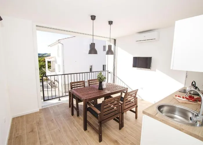 In With Air Conditioning, Wifi, Dishwasher, Pool 4932-5 * Vodice