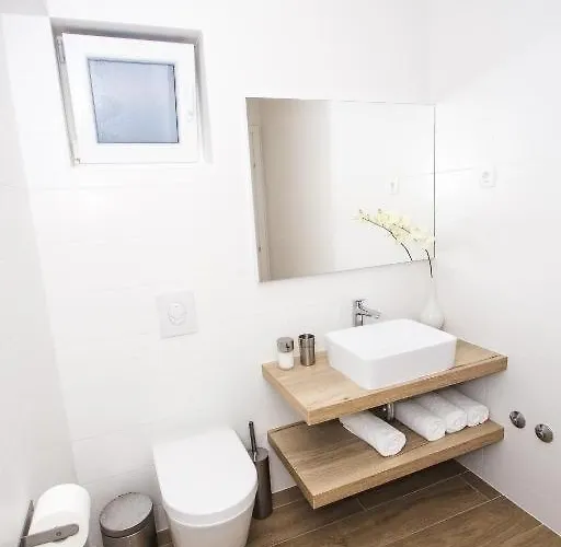 In With Air Conditioning, Wifi, Dishwasher, Pool 4932-5 Vodice