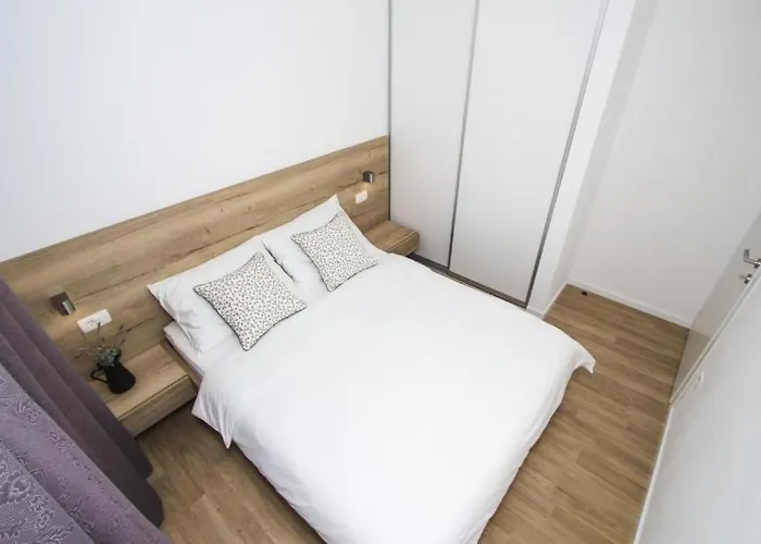 In With Air Conditioning, Wifi, Dishwasher, Pool 4932-5 *