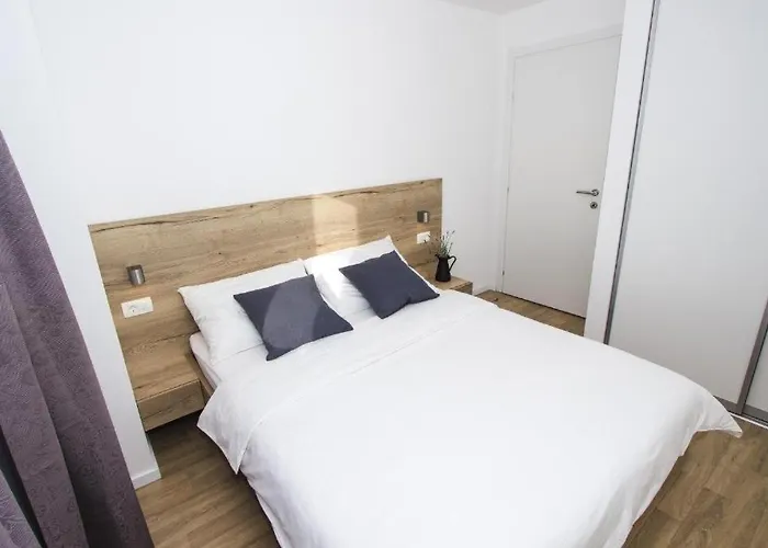 In With Air Conditioning, Wifi, Dishwasher, Pool 4932-5