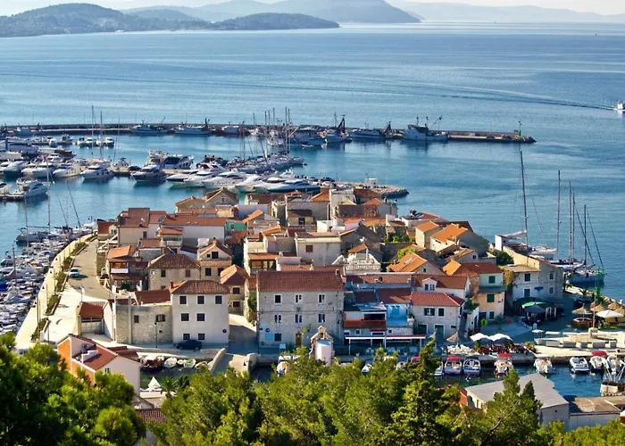 In With Air Conditioning, Wifi, Dishwasher, Pool 4932-5